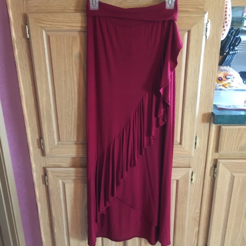 Cute ruffled maroon skirt